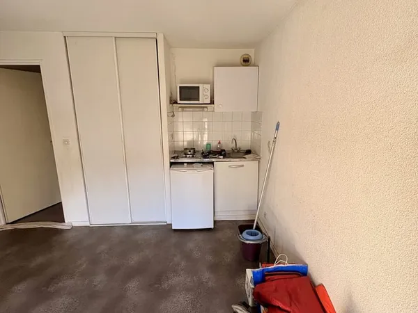 Studio à proximité de Victor Louis 
