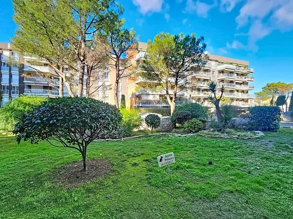 NICE - RIQUIER/COULEE VERTE - 5 PIECES - 2 TERRASSES - CALME ABSOLU - VUE DEGAGEE - PARKING - RARE