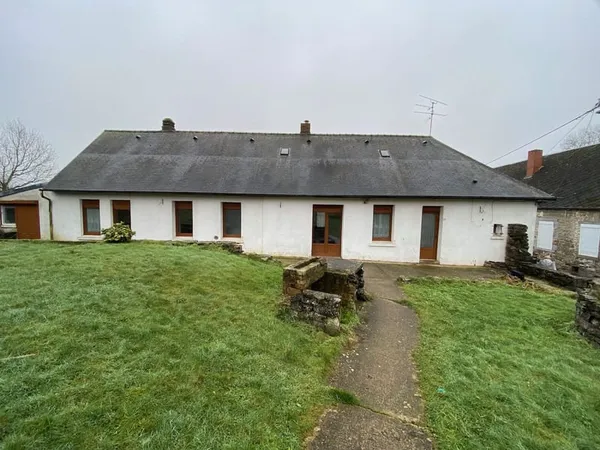 Propriété de Type Longère dans village frontalier 