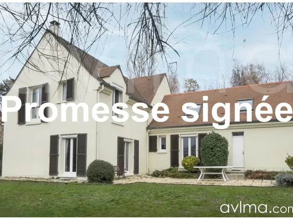 Grande maison familiale dans un domaine avec piscine et tenn 
