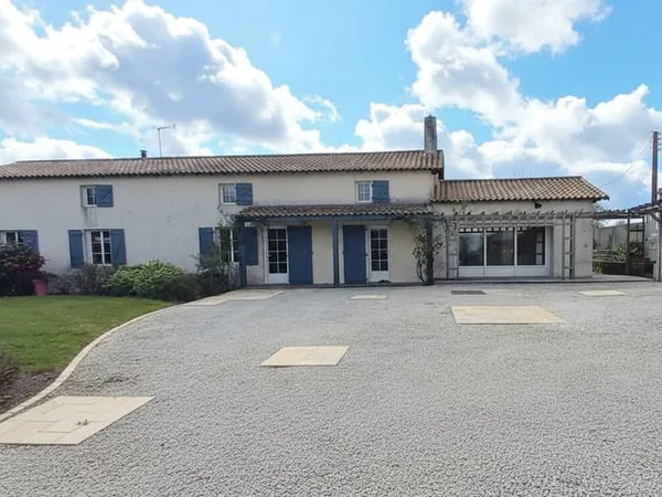 Longère en pierre avec piscine couverte, studio indépendant