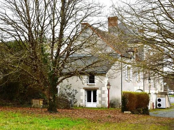 LE GRAND PRESSIGNY (Sud 37), belle maison de caractère composée de 3 logements indépendants et offra