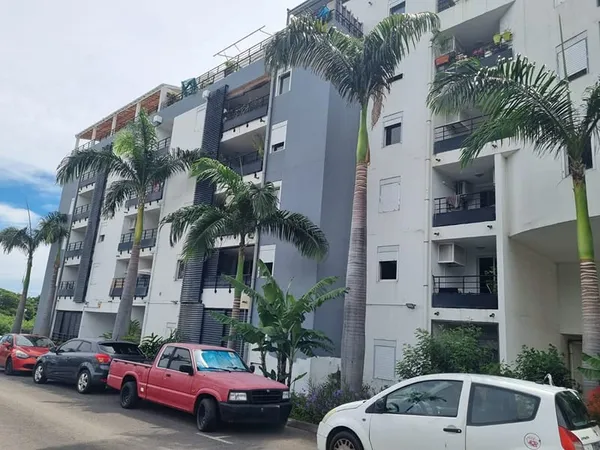 Appartement Ste Clotilde 2 pièce(s) 62.87 m2 (investissement) 