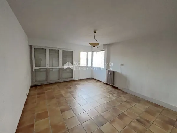 Appartement traversant de type T3, 70 m2. 