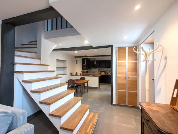 Maison meublée avec jardin située dans le bourg de Sauveterr 