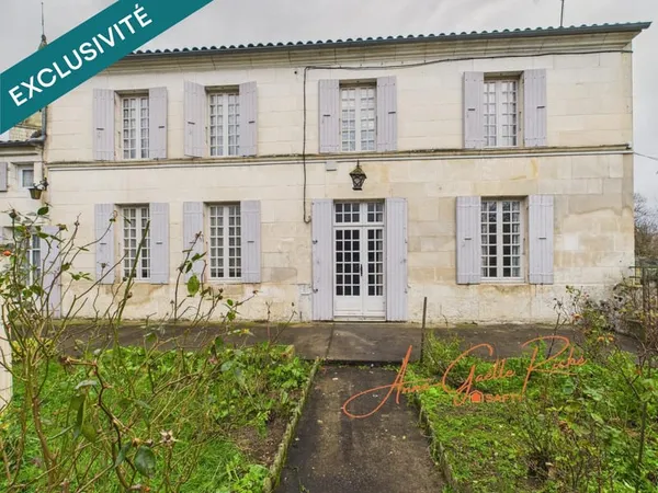 Demeure charentaise de caractère 230 m² et ses dépendances de 219 m²