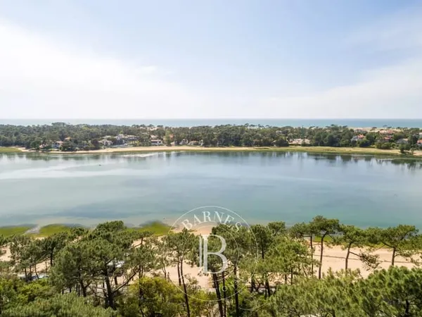 HOSSEGOR, CHARMANTE MAISON DES ANNÉES 70 PROCHE DU LAC
