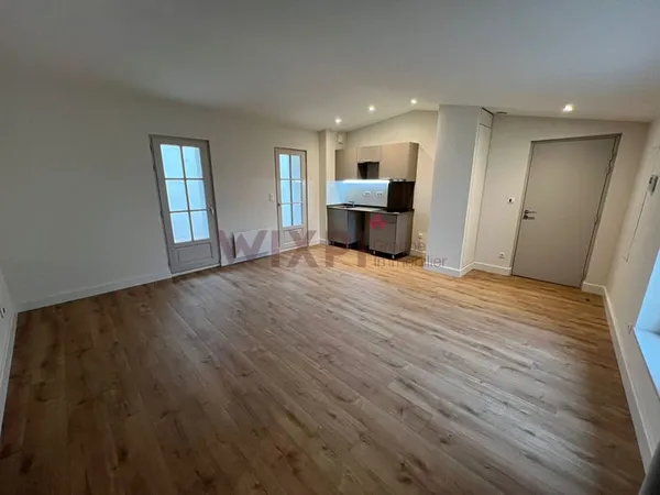 CENTRE VILLE - NIMES - Appartement T1 32,31m² - Terrasse de 15,26m²