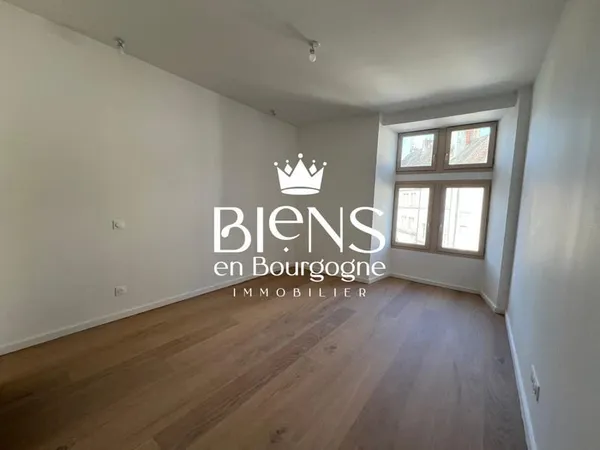 BEAUNE T4 EN CENTRE VILLE 3 CHAMBRES AVEC SALLES DE BAINS PRIVAT 