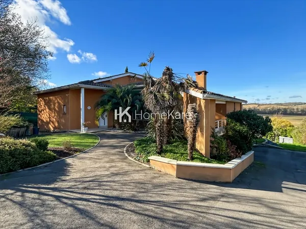 VILLA FAMILIALE T7 AVEC VUE, PISCINE ET GARAGE