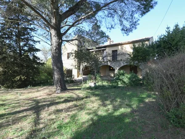 Villa proche centre UZES avec chambres de plain-pied 