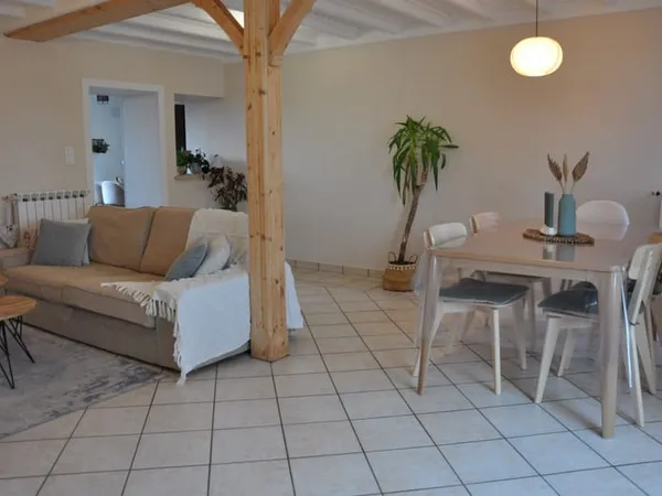 Belle maison rénovée avec 3 chambres, terrain de 850 m2 et n 