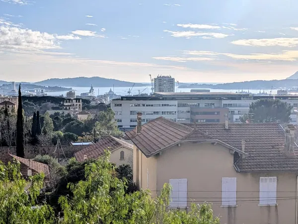 TOULON Faron T4 84 m2 vue mer terrasse dernier étage garage