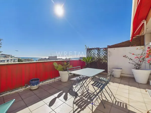 Appartement 4 pièces au dernier étage avec grandes terrasses - Nice