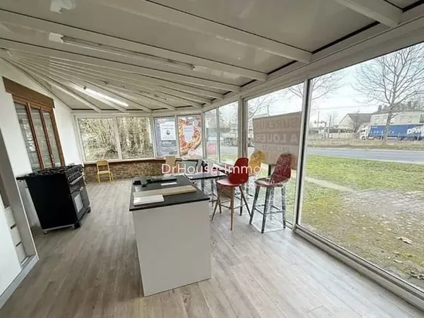 Charmant commerce de 3 pièces avec terrasse et garage à Saint-Soupplets