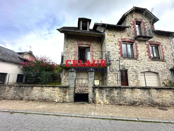 MAISON DE BOURG AVEC DÉPENDANCE