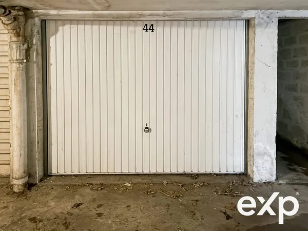 Garage fermé au Chaprais-Tristan Bernard