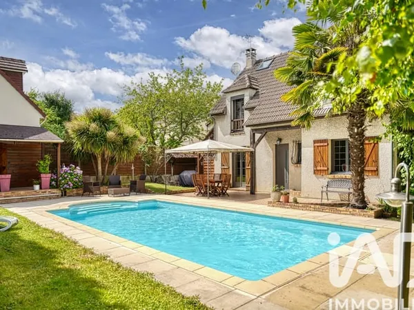 Maison individuelle avec piscine 