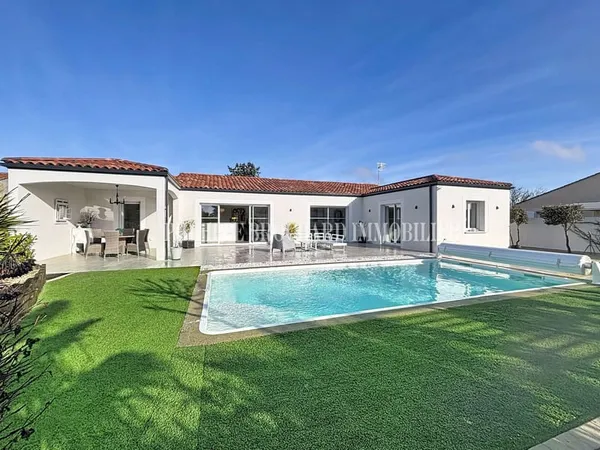 Superbe contemporaine avec piscine 