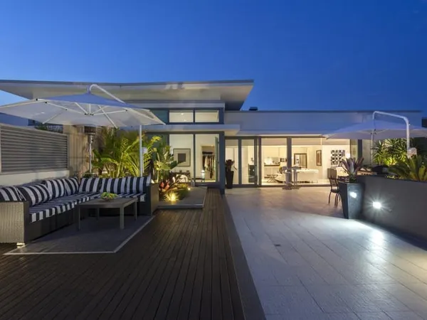 Spacieux ROOFTOP 5 PIÈCES avec TERRASSE de 60 m² et PARKING - à moins de 10 min du MÉTRO 12 et 
