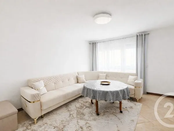 Appartement 4 pièces 77 m² 