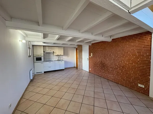 Plein centre Montaigut sur Save, duplex 3 pièce(s) +cellier 