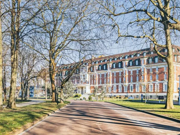 APPARTEMENT D'EXCEPTION DANS RESIDENCE HISTORIQUE 