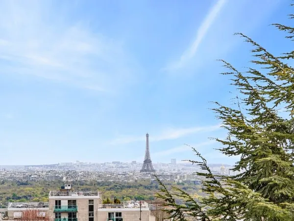 APPARTEMENT DERNIER ÉTAGE VUE TOUR EIFFEL - 3 PIÈCES - 62 M²
