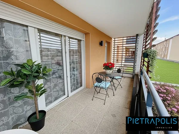 RARE, au calme, appartement T4 - Grand balcon - Garage