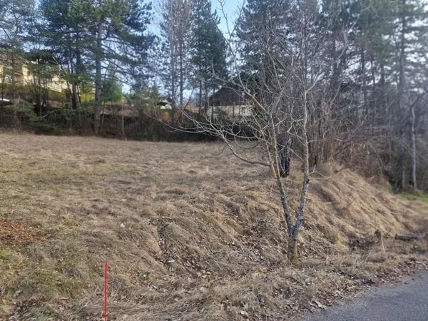 Terrain plat