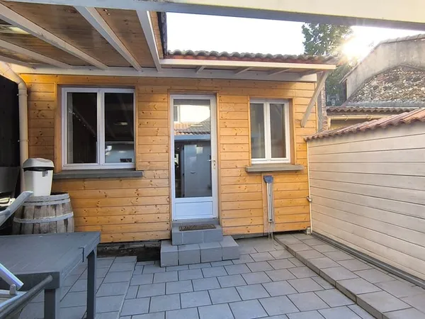 Duplex avec terrasse et annexe sans charge de copropriété 