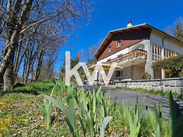 VENTE d'une maison de 7 pièces (268 m²) à Dunières 