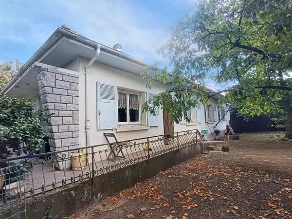 Maison plein pied 6 pièce(s) 145 m2 MOUMOUR 
