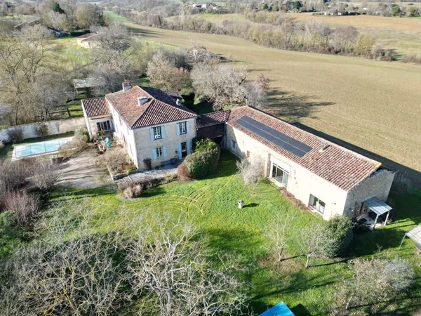 Propriété avec gîte, camping et piscine