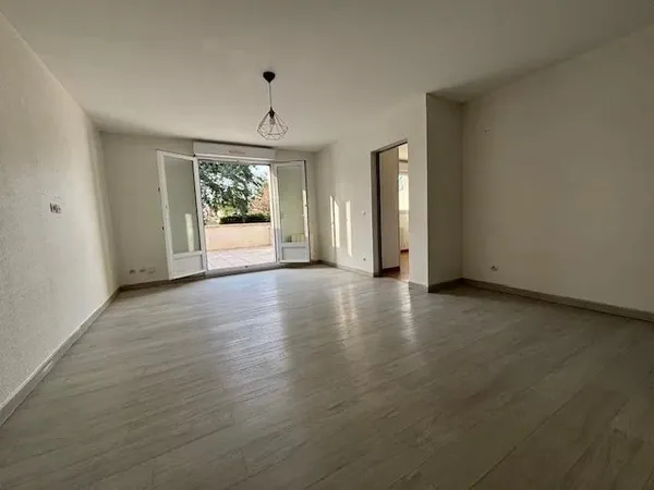 TERRASSE DE PLUS DE 40 M²