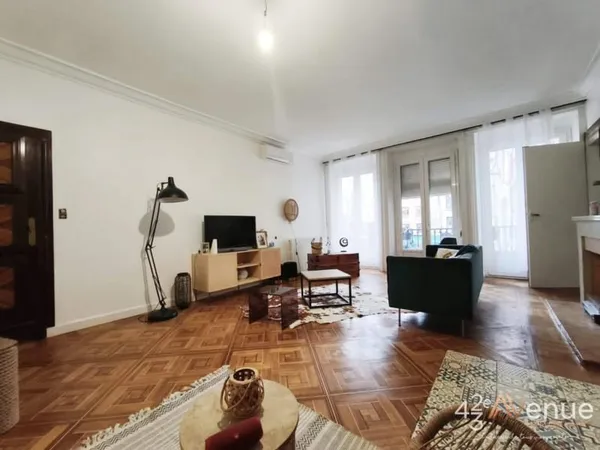 APPARTEMENT HYPER CENTRE AVEC TERRASSE
