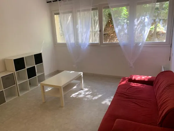 APPARTEMENT T1/2 LES FACS 