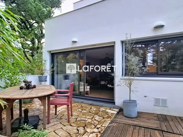 Bordeaux Caudéran - Duplex contemporain rénové au sein d'une résidence arborée avec piscine 
