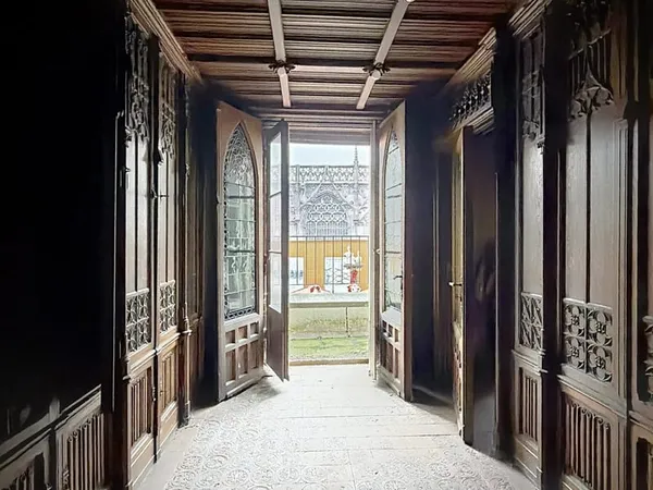 Centre ville appartement 4 pièces de 92.6m² avec terrasse de 15.3 m² à rénover 