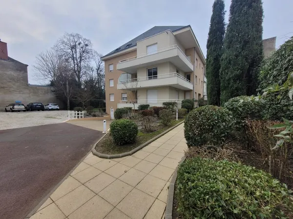 VENTE-BEL APPARTEMENT-COEUR DE VILLE DE SABLE 