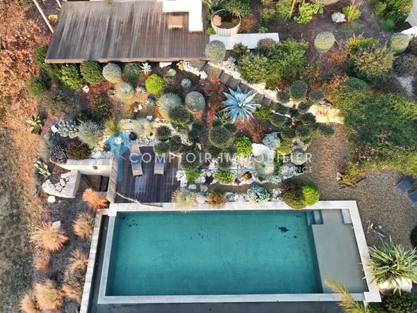 Rare villa contemporaine de 185m2 environ sur 3500 m2 de ter 