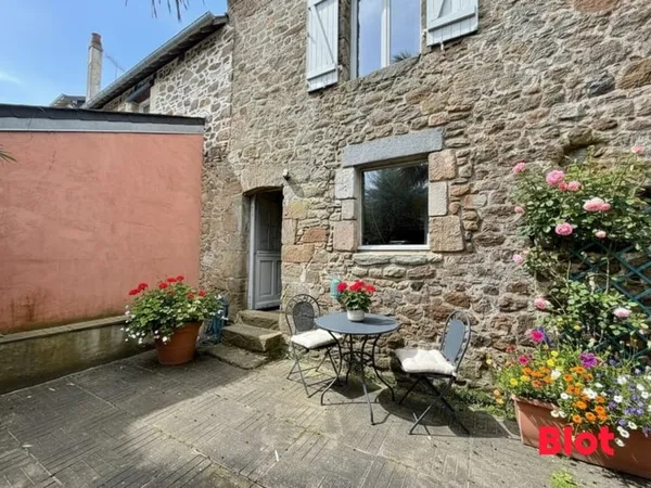 A VENDRE CHEZ BLOT IMMOBILIER - Centre Saint-Servan Maison de pêcheur avec terrasse