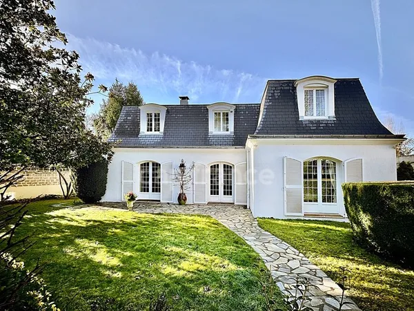Un havre de paix dans le PARC à 15 mn à pied de la gare : Maison de famille 259 m²