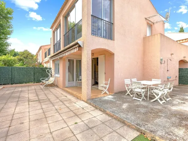 La Londe Les Maures : Appartement 2/3 pièces de 42.00 m² (50.45m²) 