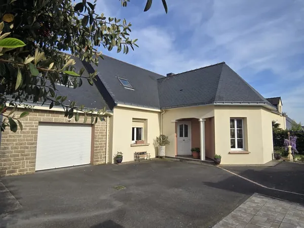 Maison 5 chambres et un bureau centre bourg 