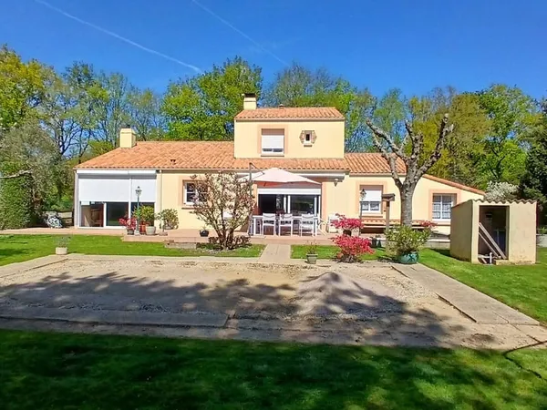 Maison 5 chambres sur la commune de la Roche sur Yon 
