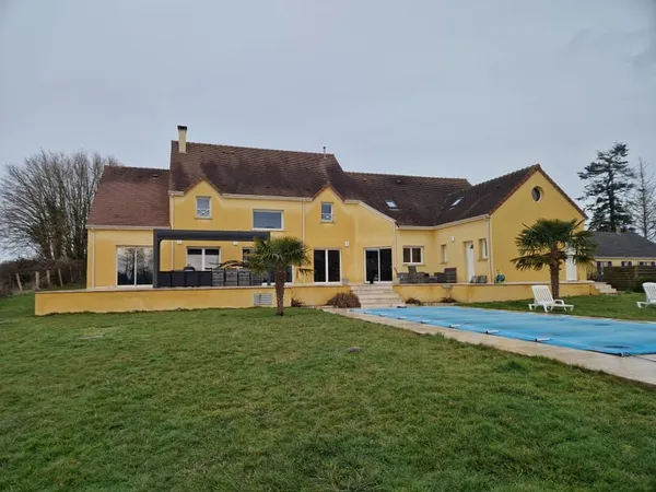 Propriété avec piscine 325 m2 