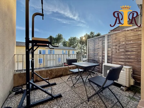 Appartement T2/3 de 80m² env avec terrasse et place de parking 