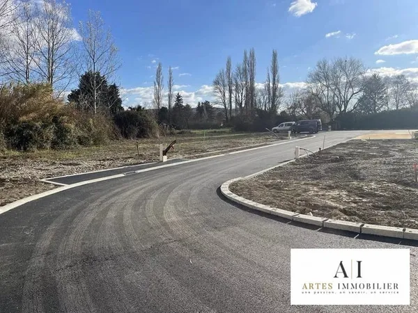 Terrain à bâtir de 759 m² borné et viabilisé 