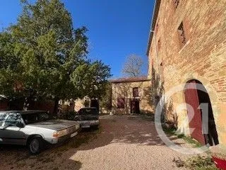 Maison 1 pièce 900 m²